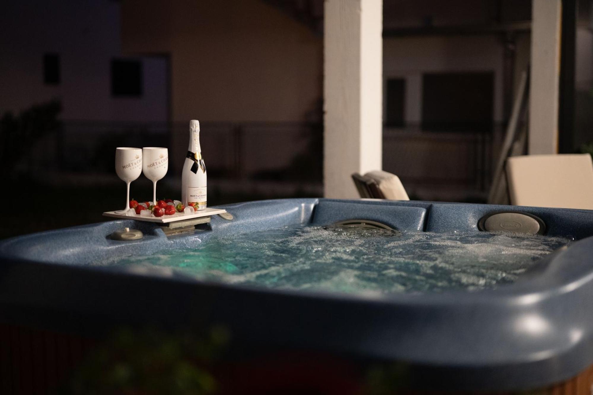 Apartment Strelitzia With Jacuzzi Split