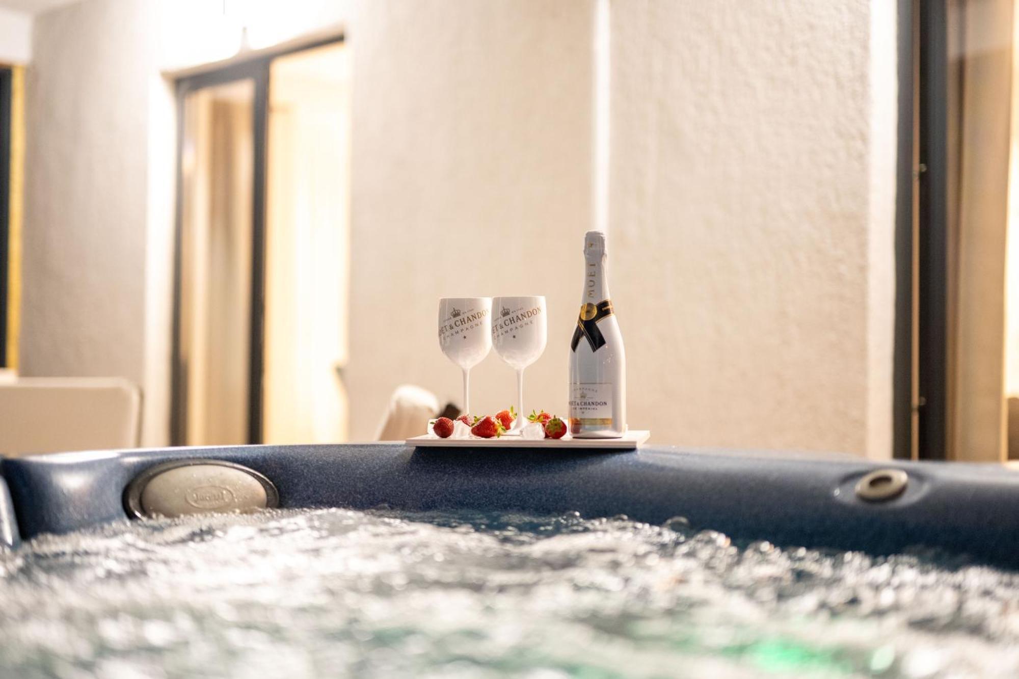 Strelitzia With Jacuzzi *
