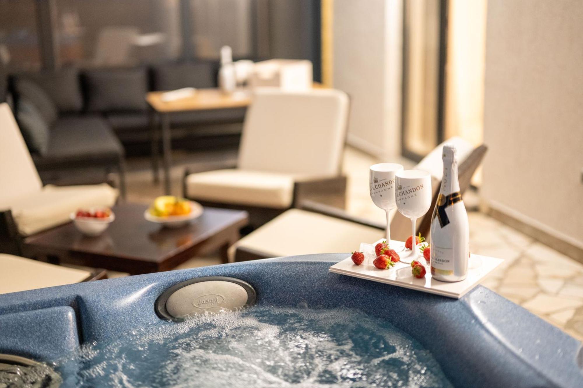 Strelitzia With Jacuzzi